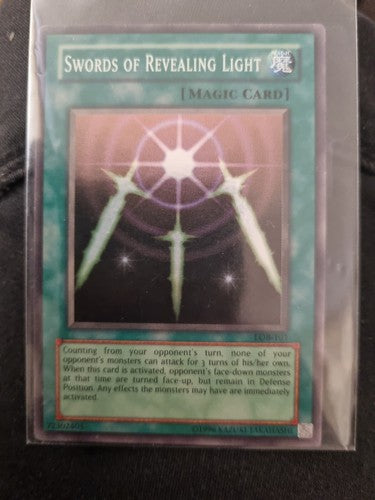 V LP Yugioh SWORDS OF REVEALING LIGHT Super Holo LOB-101